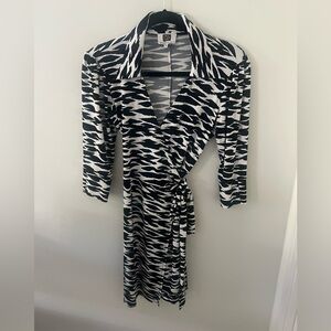 Laundry By Design black and White Wrap Dress size XS